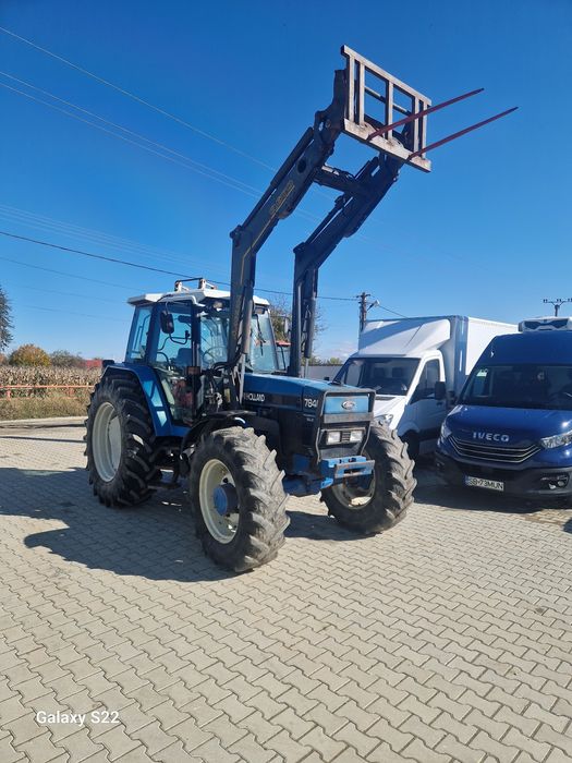 Vând tractor Ford new holland