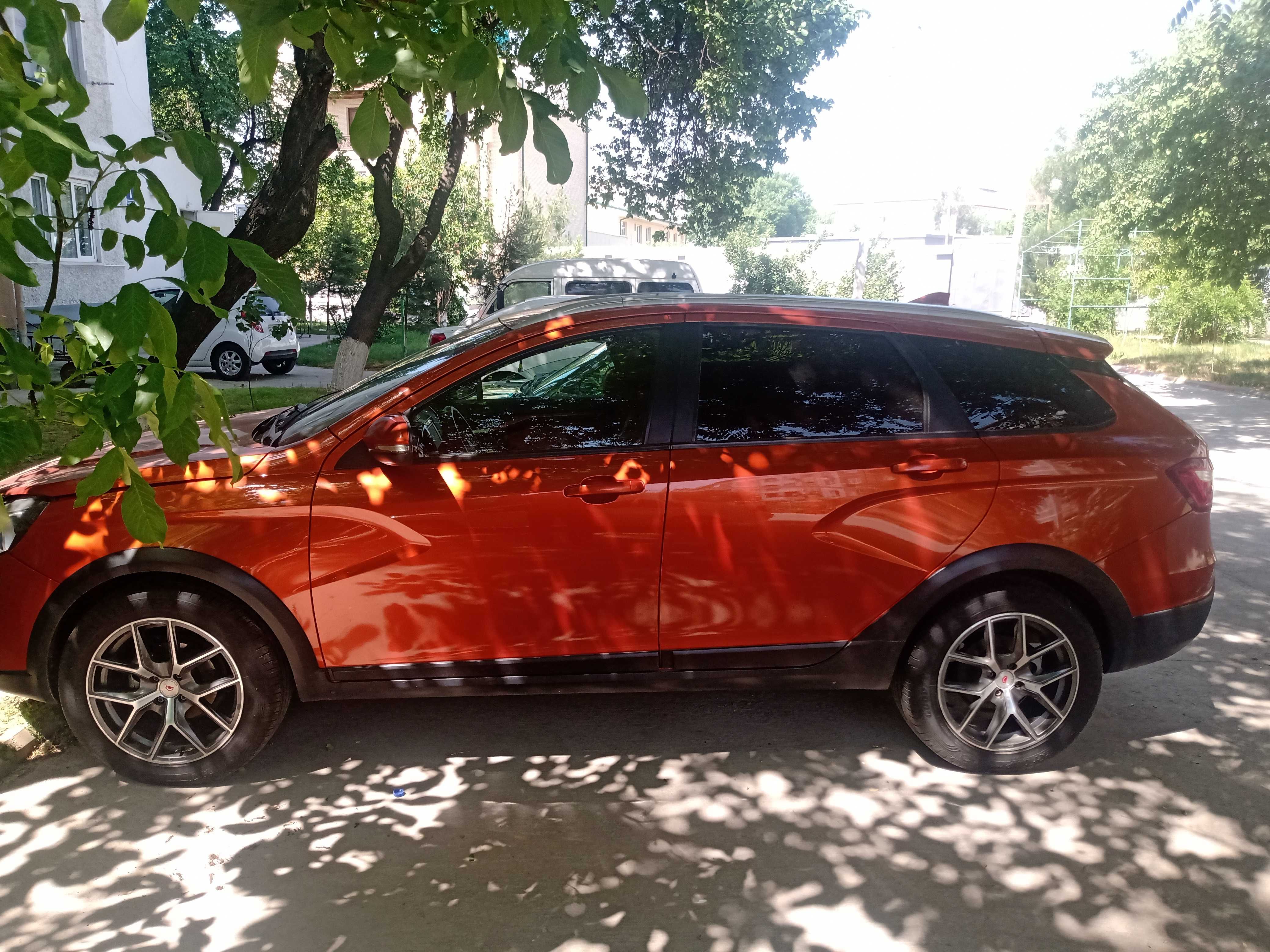Lada Vesta Kros sotiladi