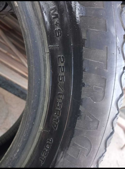 Зимние шины с шипами, размер 225/65R17.  Состояние хорошее.
