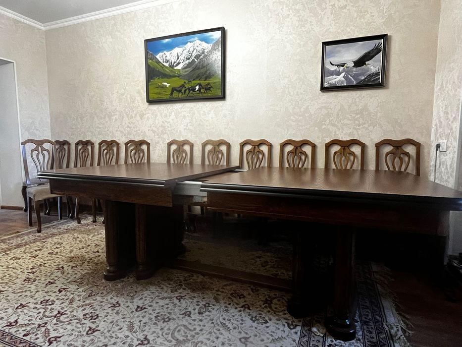 Стол со стульями