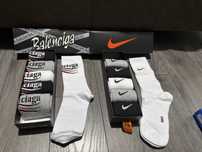 Sosete Balencianga si Nike