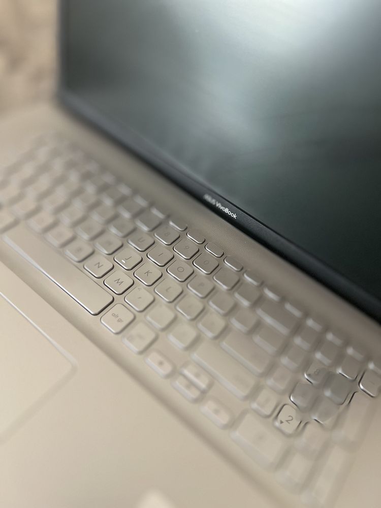 Счупена Монитора!!!Asus   Vivabook  notebook Лаптоп