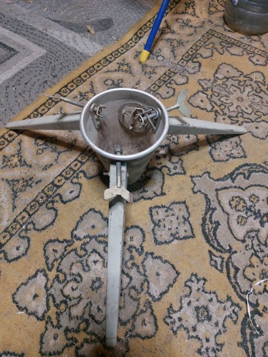 Продам держатель для живой ели