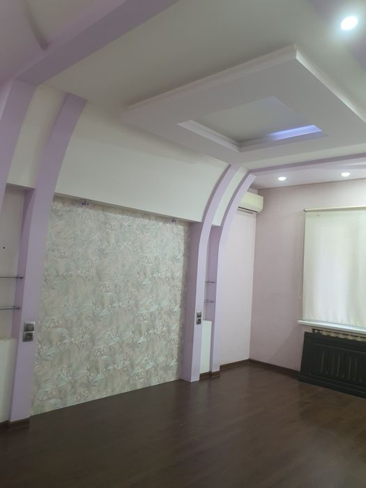 Продам квартиру Сергели 8 5 ком 1 этаж .
