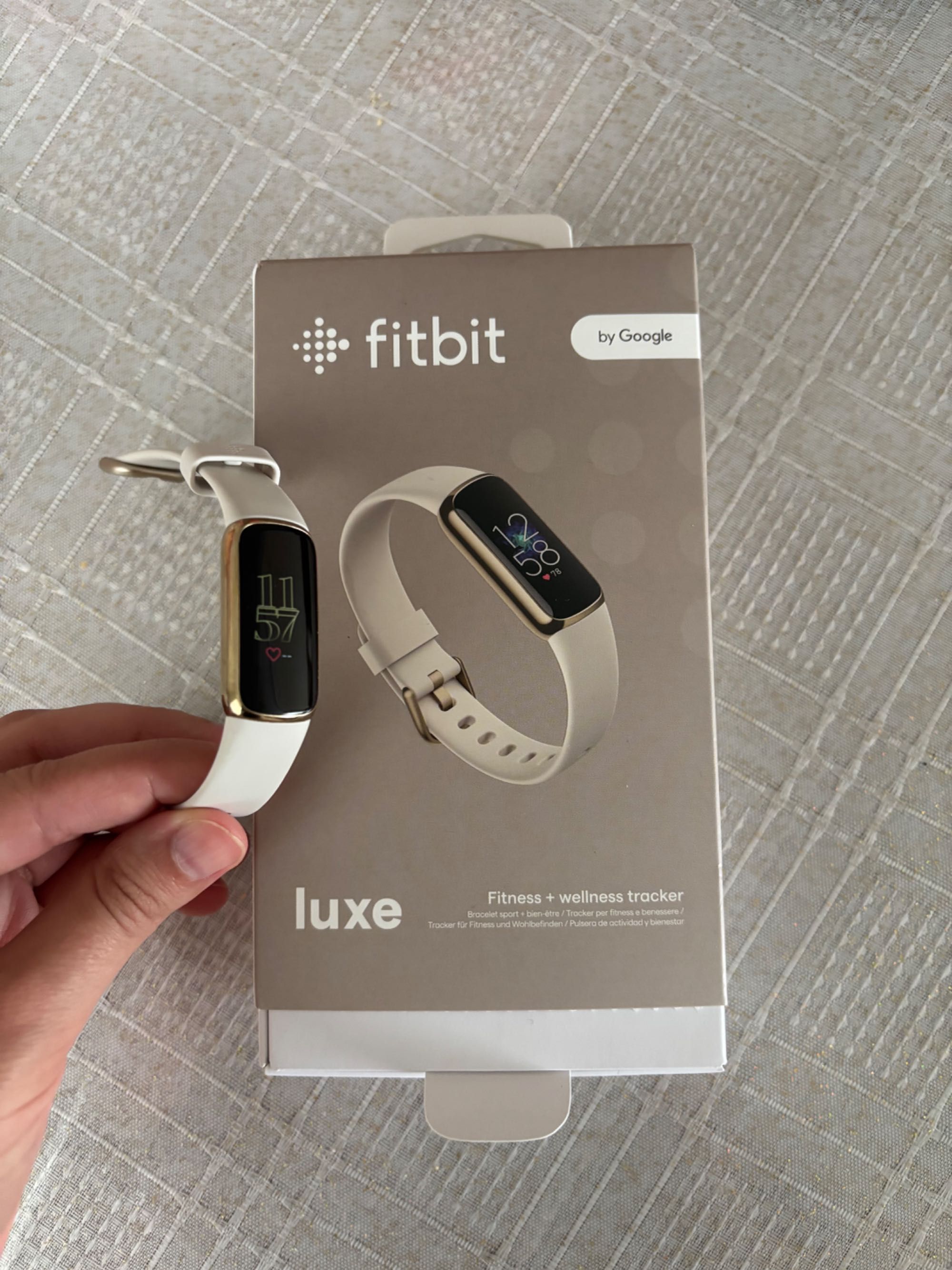 Фитнес гривна Fitbit Luxe