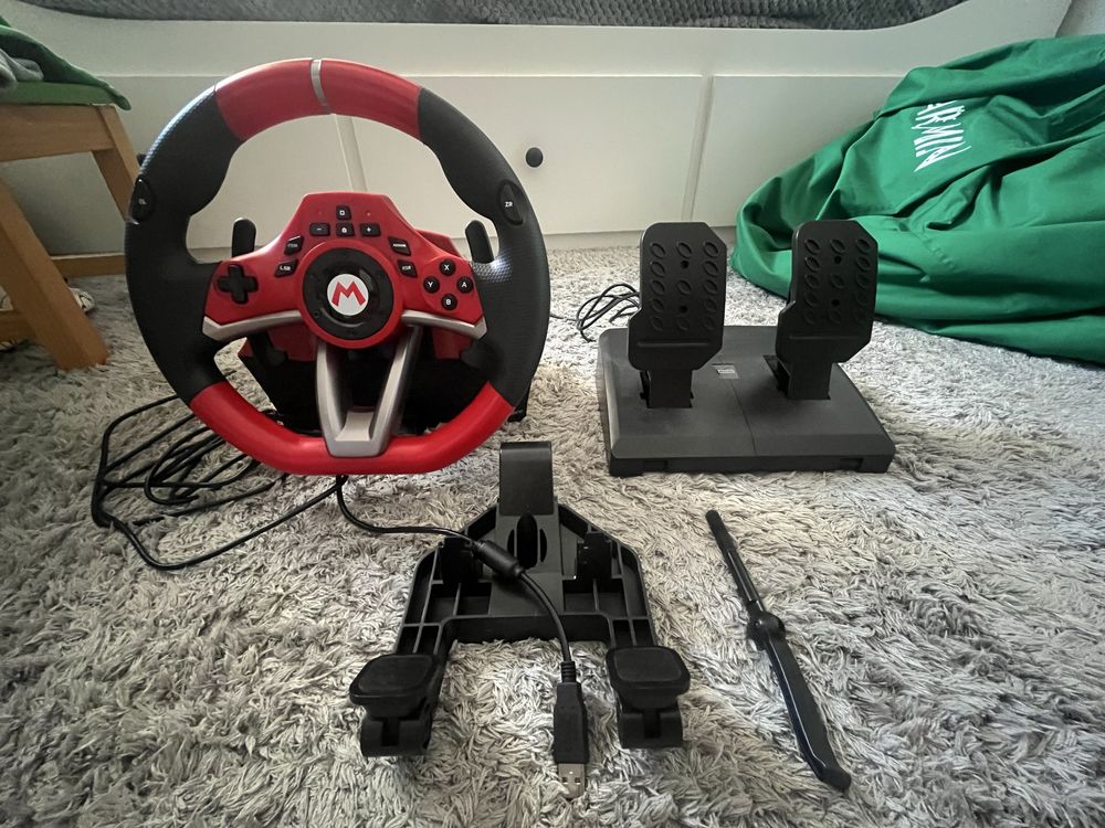 Nintendo Switch modat cu volan schimbcu ps5