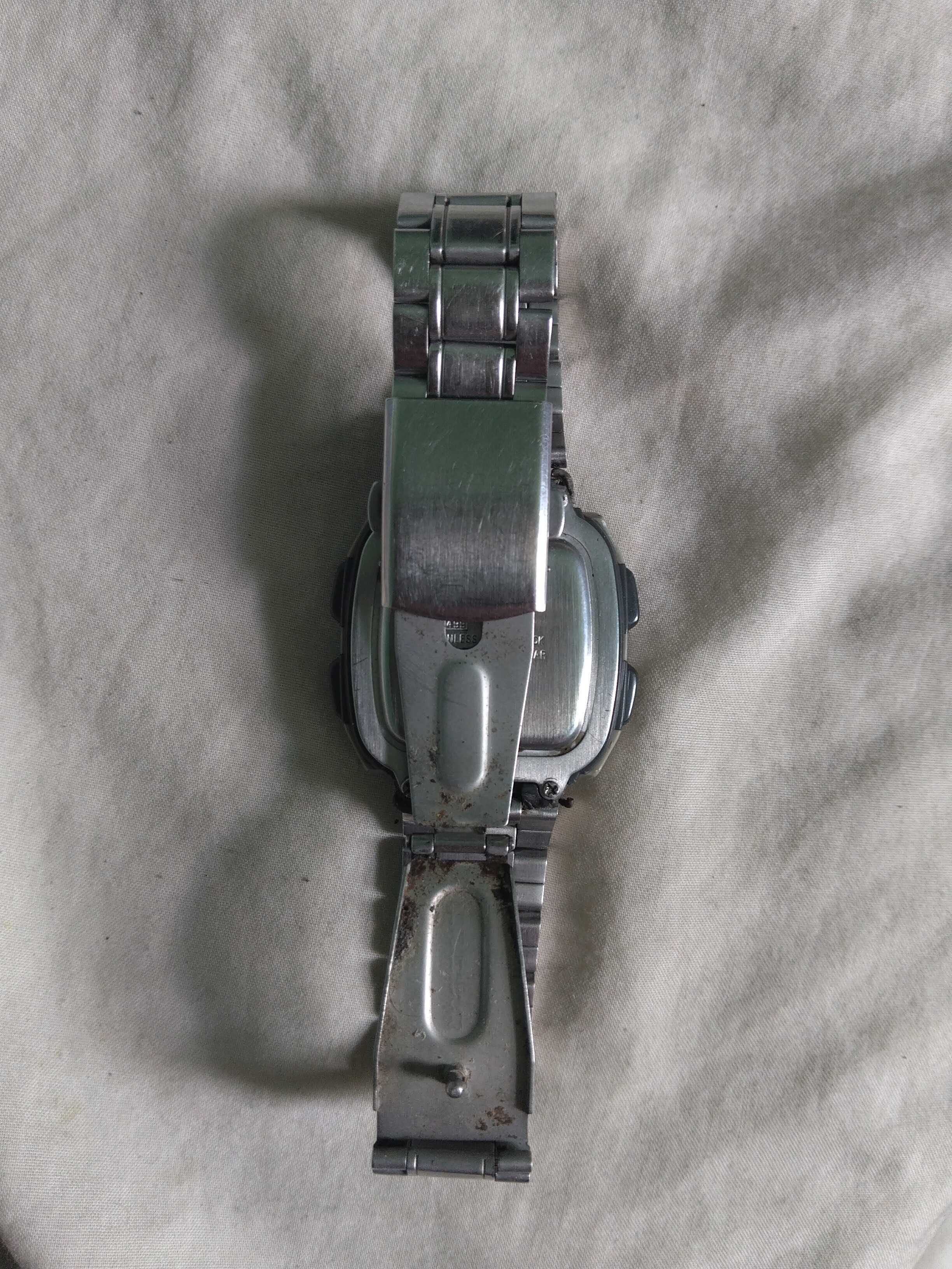 часовник ретромодел casio