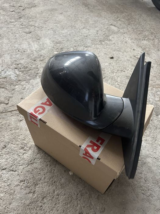 Se vinde tripla dreapta si oglinda dreapta Opel insignia 2011