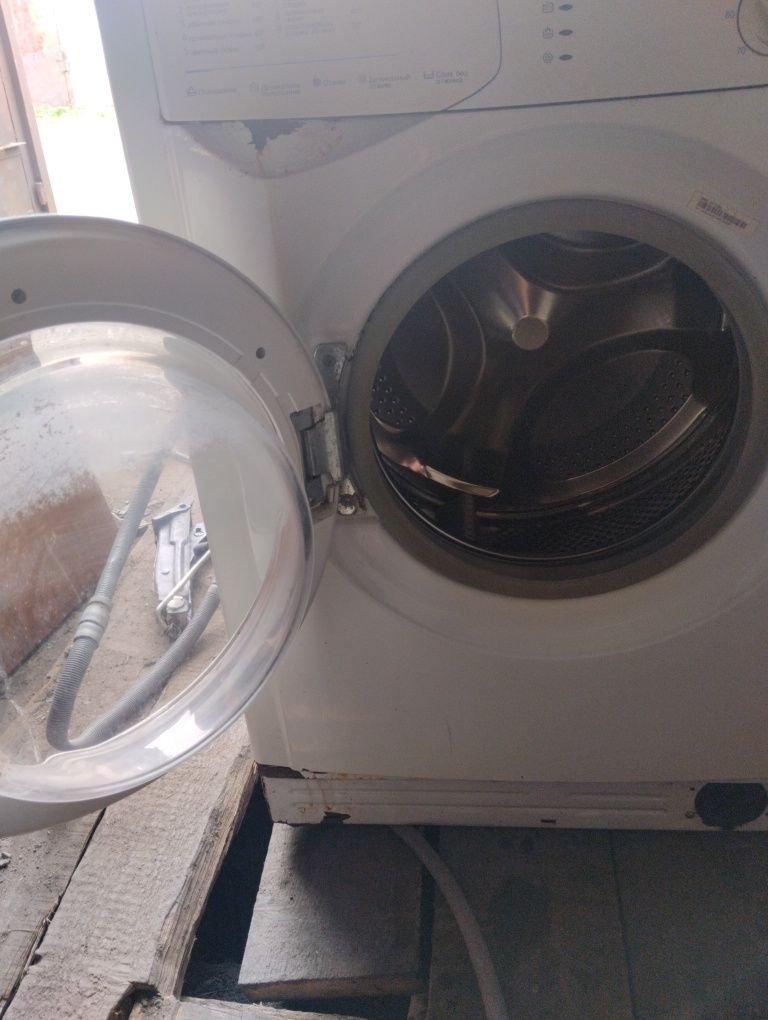 Продам стиральную машинку Индезит