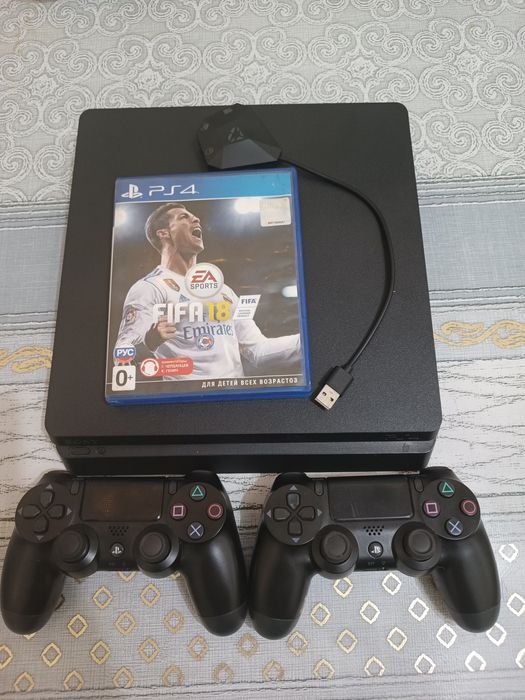 Play station 4 +2 геймпада