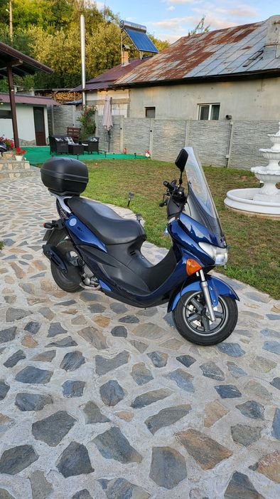 Vând maxi scuter Suzuki 125cc