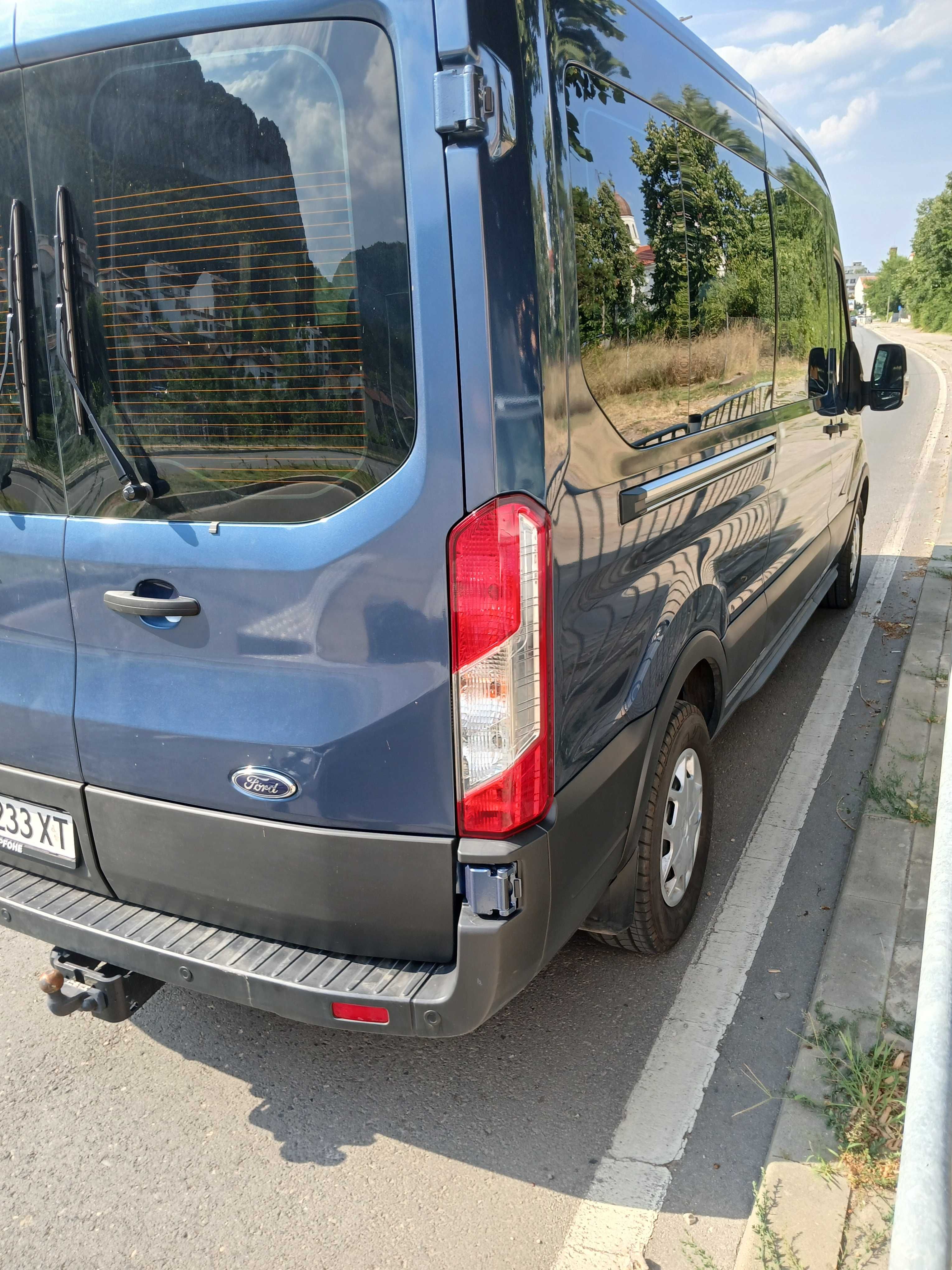 Продавам Форд Транзит 8+1 местен на 12000км.