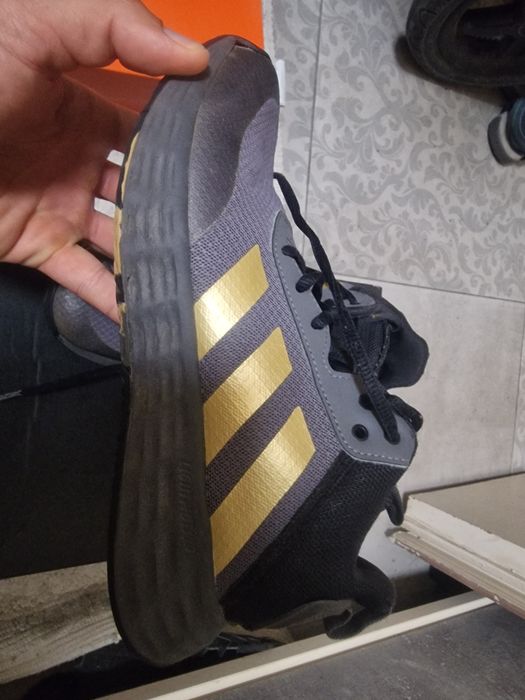 Маратонки adidas 38 номер