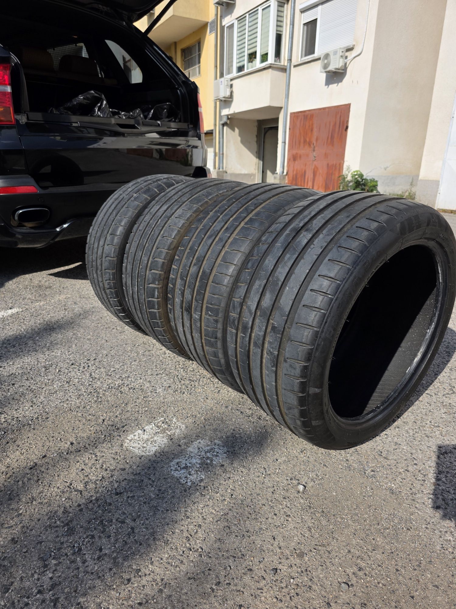 Летни гуми Спорт пакет 275/40/20 и315/35/20 от BMW X5