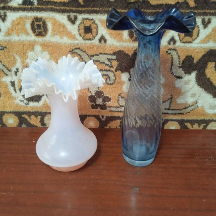 Красивые вазы и морская раковина