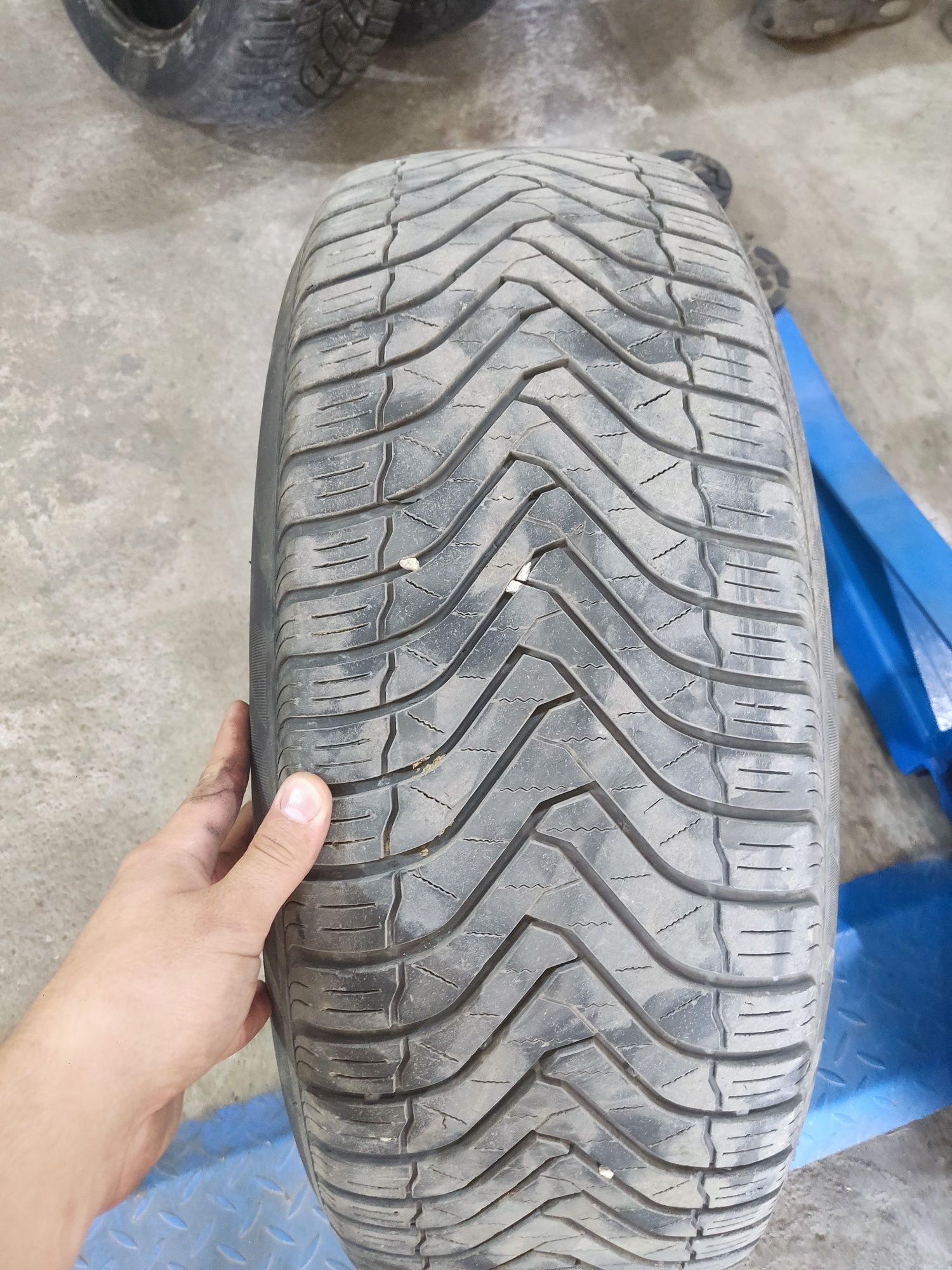 Продават се само гумите без джанти GripMax 235-65-17ки Дот 23