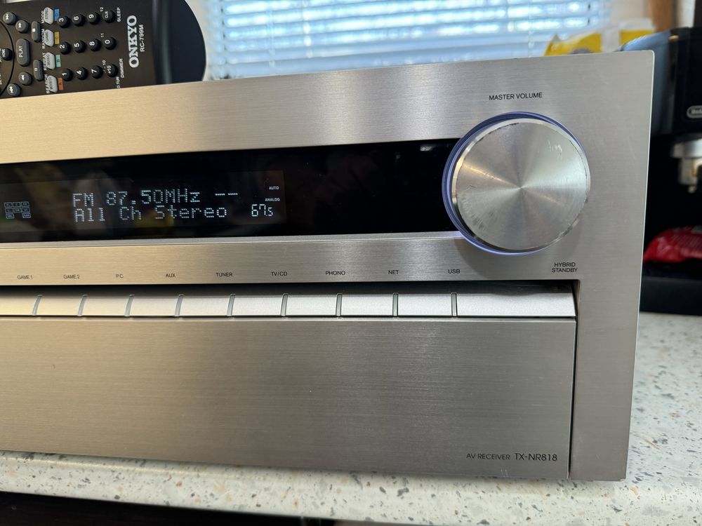 Onkyo TX-NR818 качествен ресивър