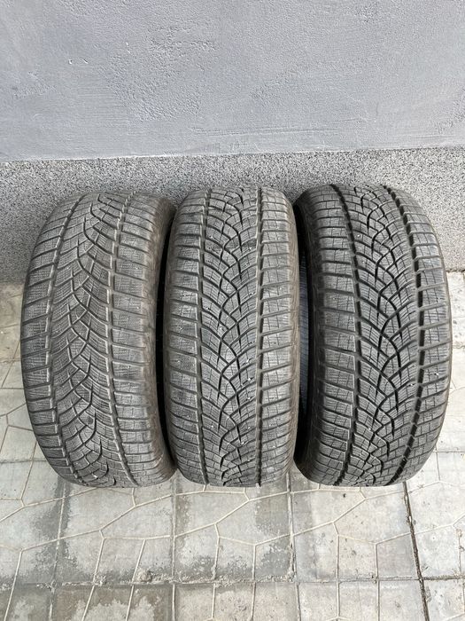 Зимни Гуми Goodyear 225/50 R17
