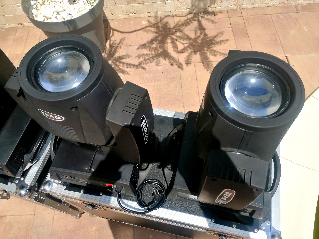 Vând Moving Head 7R