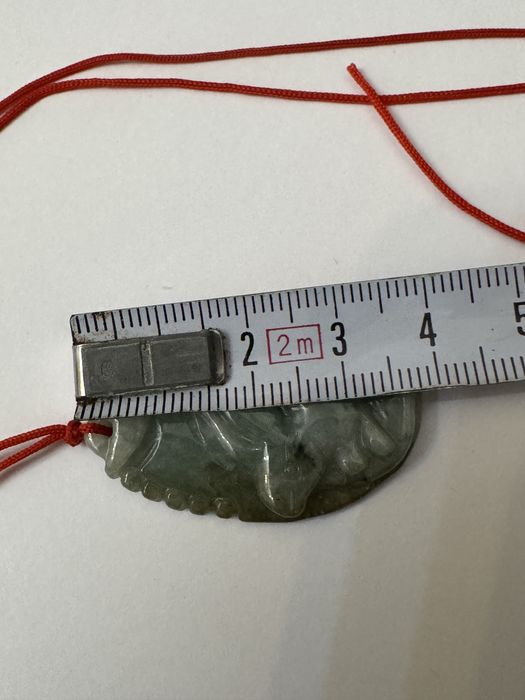 Pandantiv din Jad, sculptat.