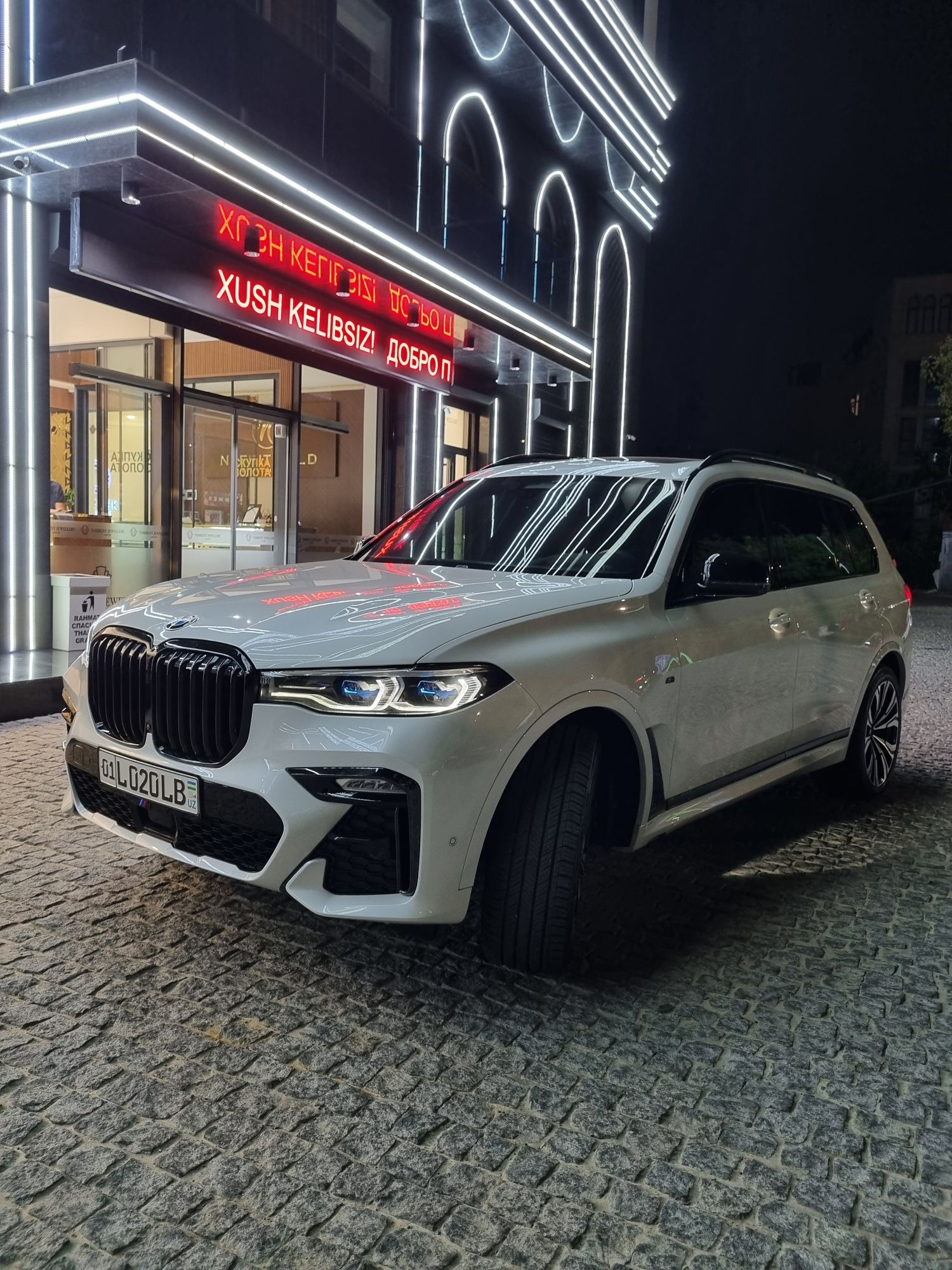 BMW  2019 X7 40i