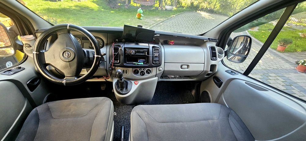 Vând Opel Vivaro, an fabricație 2009,6 trepte,Motor 2L, ac, 8+1 locuri