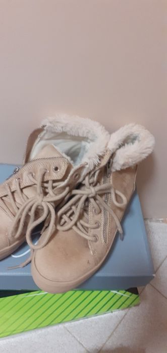 Дамски боти три вида бежеви велурени черни кожени и черни и сиви 36 но