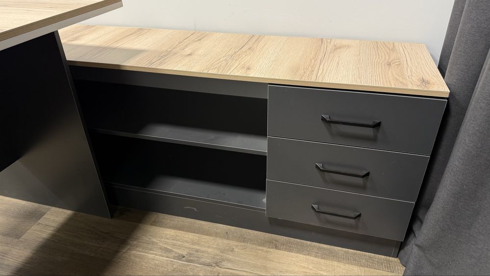 Шкаф и стол руководителя