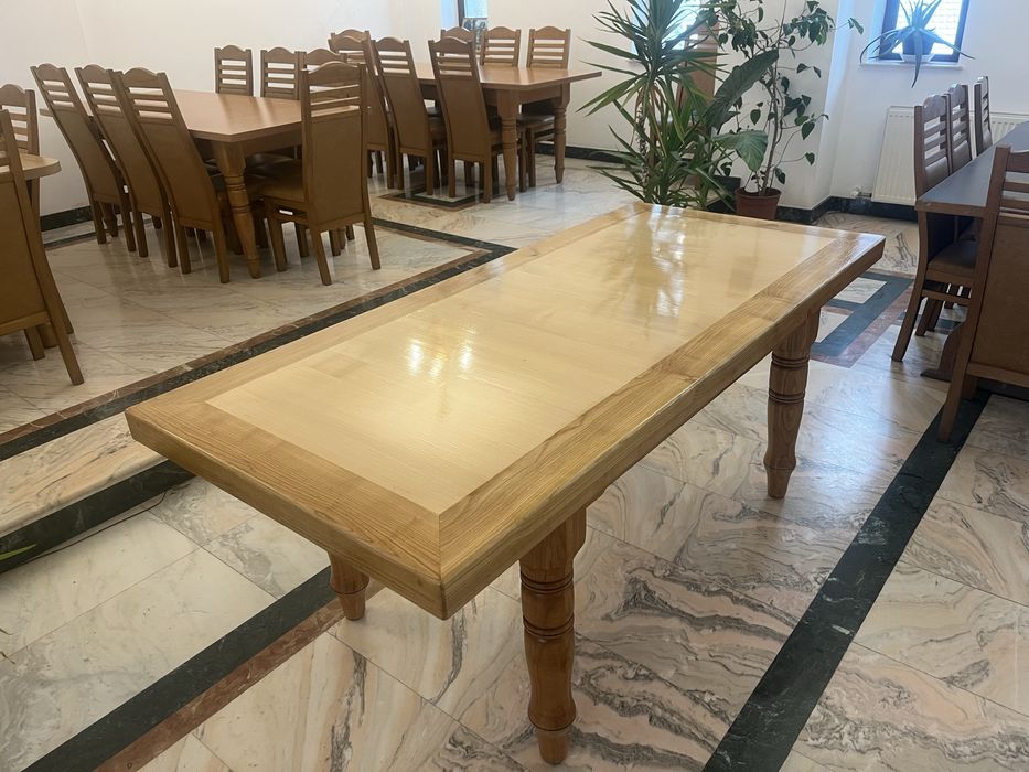 Masă de lemn masiv (foioase)