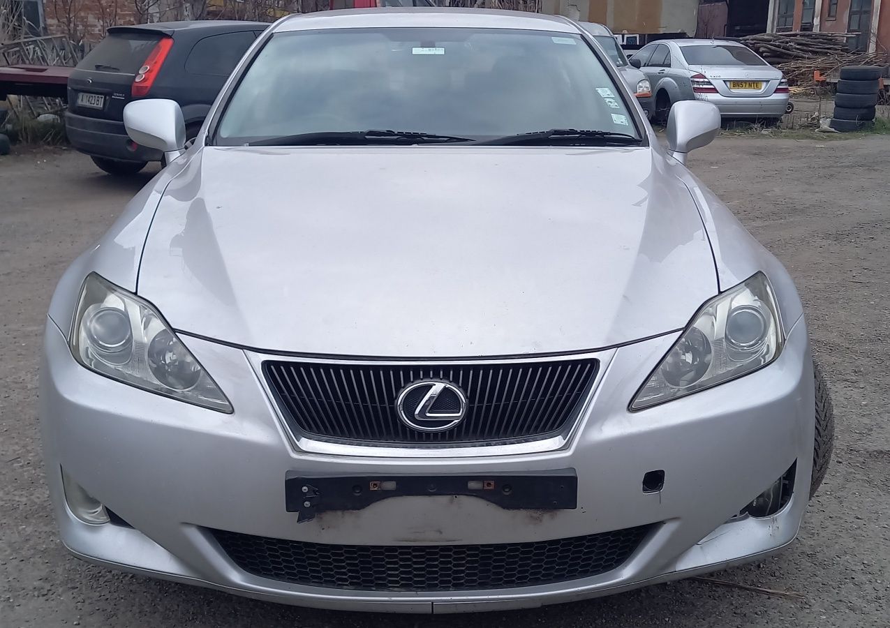 Lexus IS 220d на части