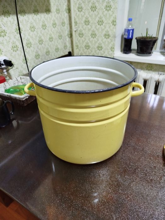 Кастрюля эмалированная