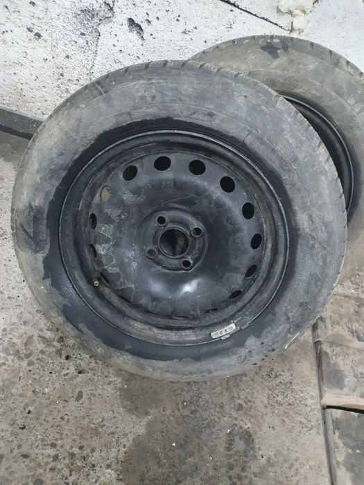 Vând jante 4x100 tot cu cauciucuri r15