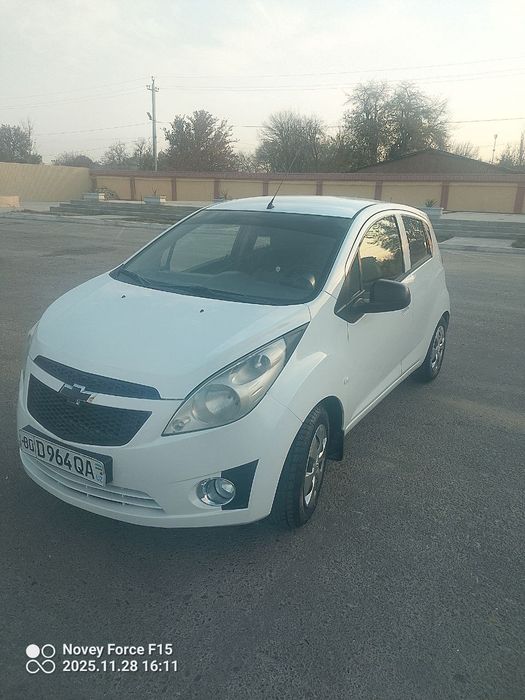 Spark avtomobil sotiladi