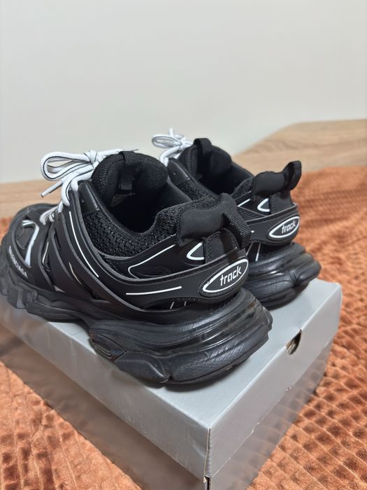 Balenciaga track