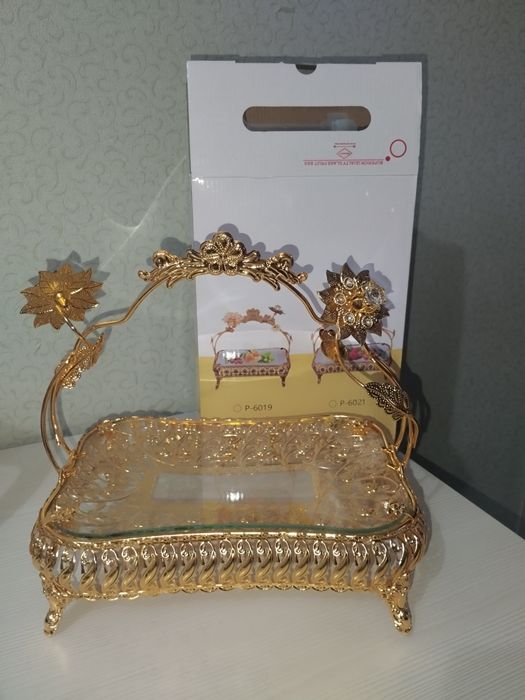 Продам менажницу и конфетницы