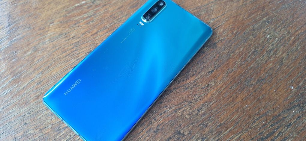Продавам телефон HUAWEI P30