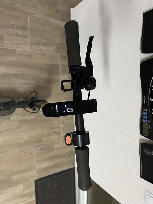 Vand trotineta electrica Xiaomi in stare buna