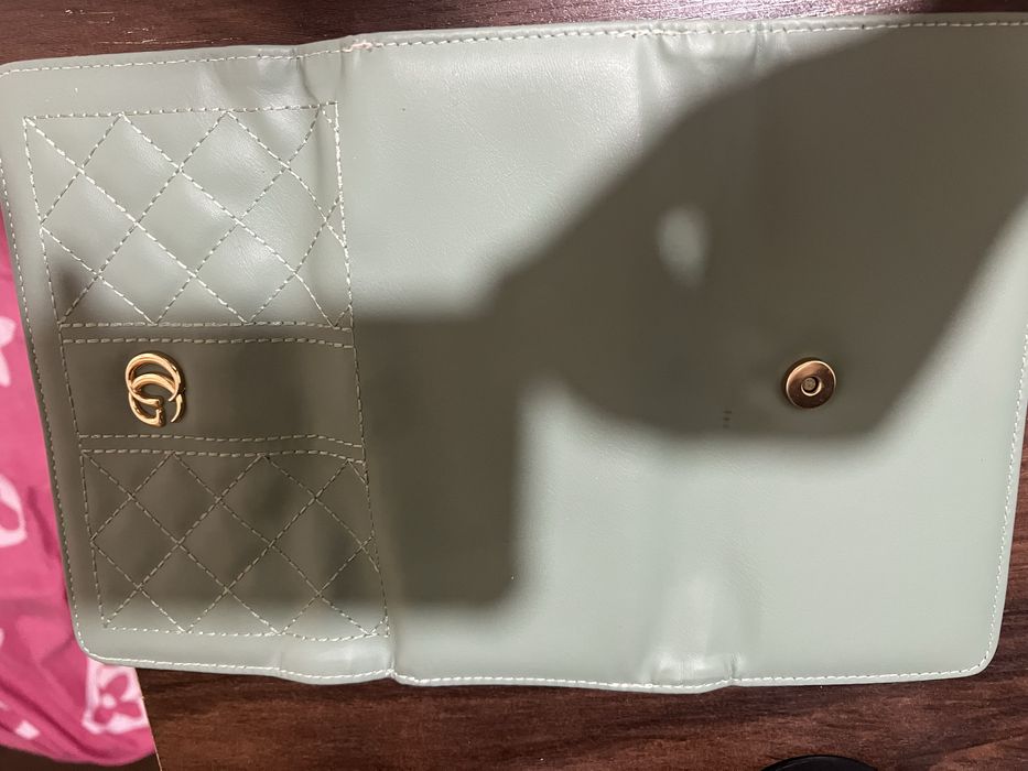 Продаю оба кошелки за 10.000 сум