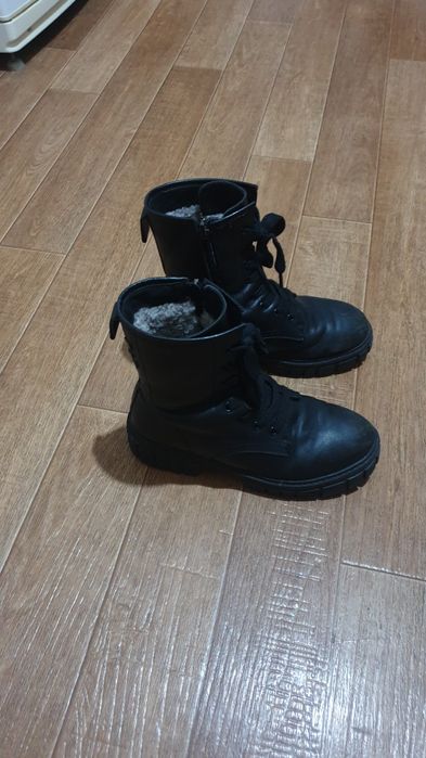 Продам девочковые зимние сапоги
