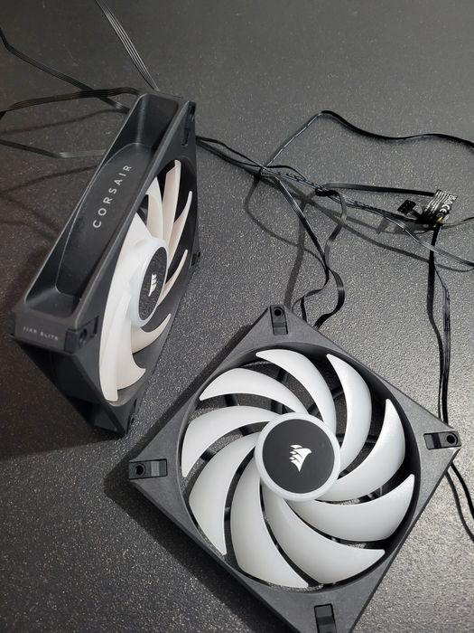 Ventilatoare / Ventilator Corsair ELITE RGB AF140 iCue