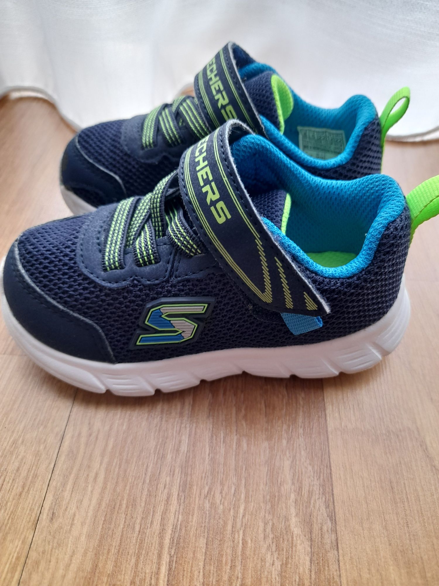 Skechers mărimea 22