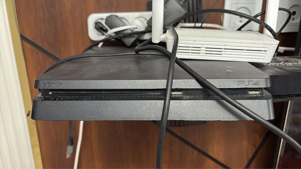 Ps 4 slim сатылады