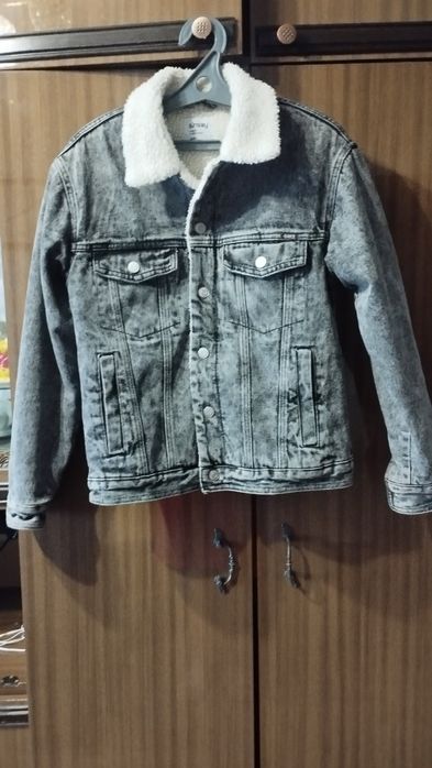 Продам джинсовую куртку