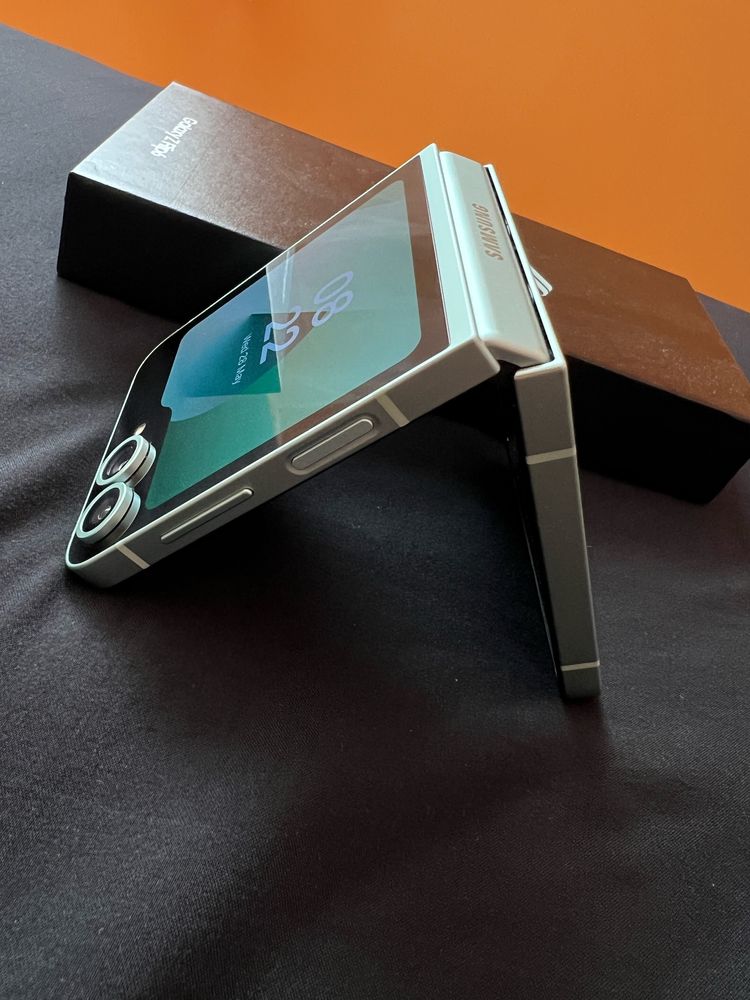 Samsung Galaxy Z Flip 6