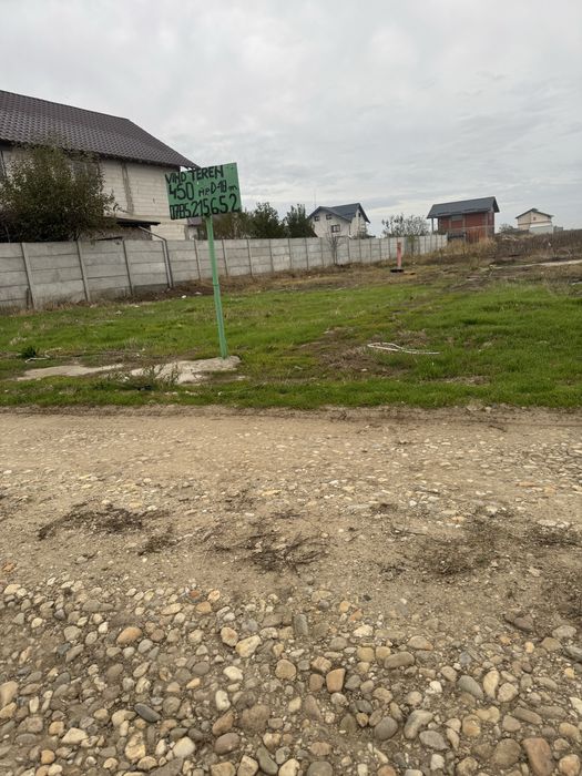 Vând teren , intravilan pentru construcți