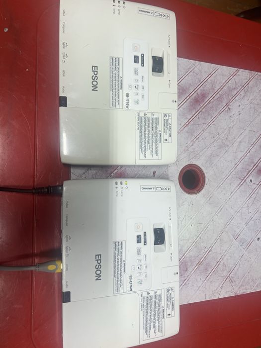 Проектор Epson EB-1776W есть 2 шт
