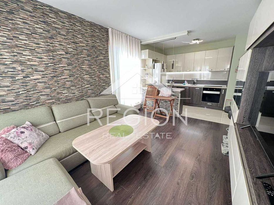 Тристаен НОВ обзаведен в затворен комплекс-Трошево