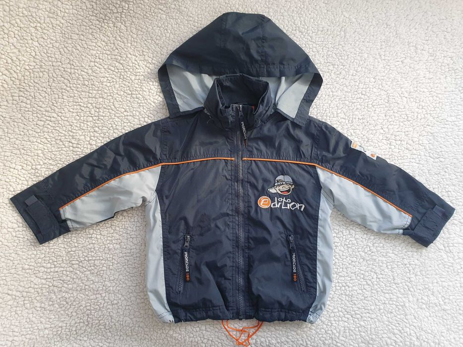 Geaca bebe marimea 98, impermeabila, cu gluga