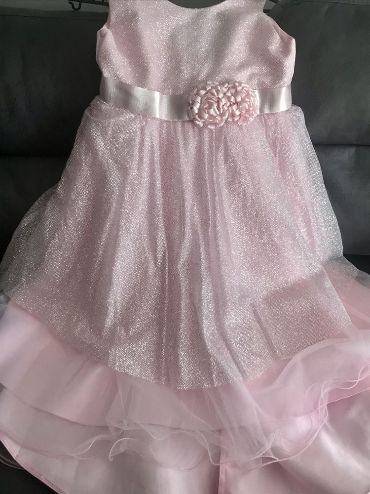 Официална,розова с блестящо рокля за момиче 10-11 г.