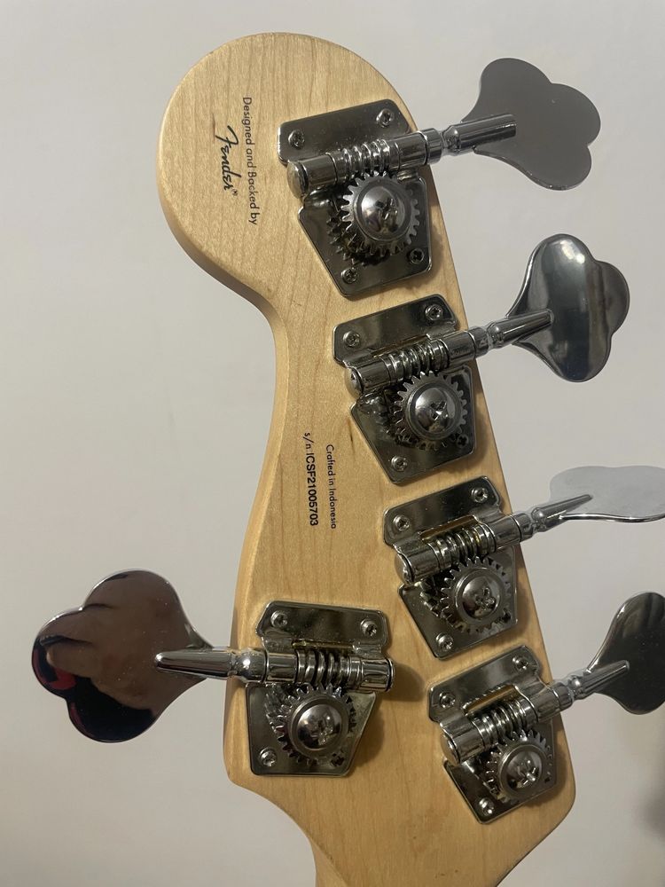 Fender Squier jazz bass